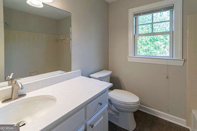 Building Photo - 3165 Henderson Walk