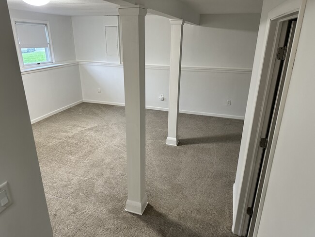 Building Photo - 4746 Stonehurst Rd