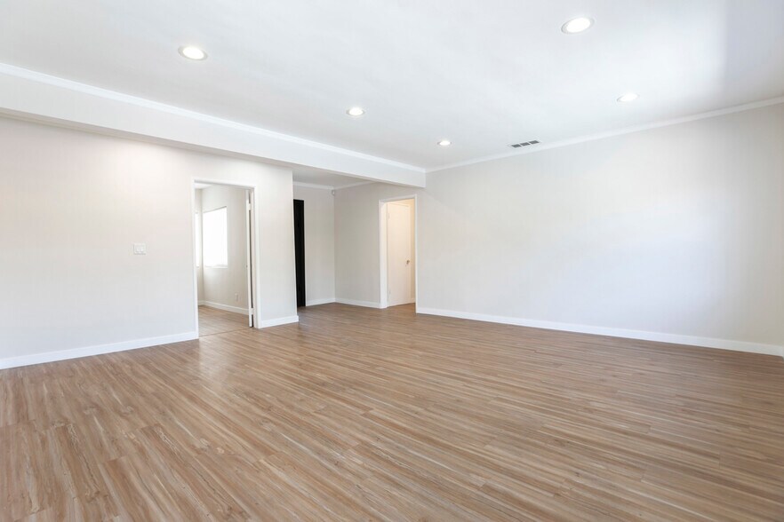 Building Photo - 12527 Stagg St