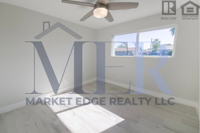 Building Photo - 4Bed/2Bath House at University/Dobson--Complete Remodel w/Pool!