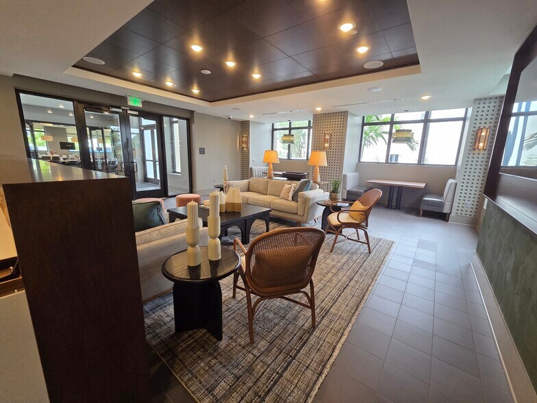 Building Photo - 2720 SW 69th Ave