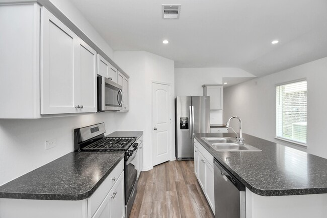 Building Photo - 24430 Elmwood Falls Dr