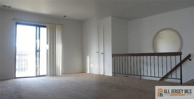 Building Photo - 504 N Oaks Blvd