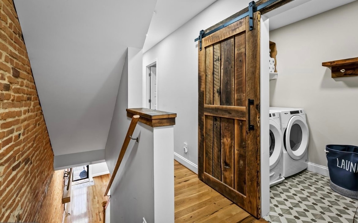 Second Floor Laundry - 106 E Clement St
