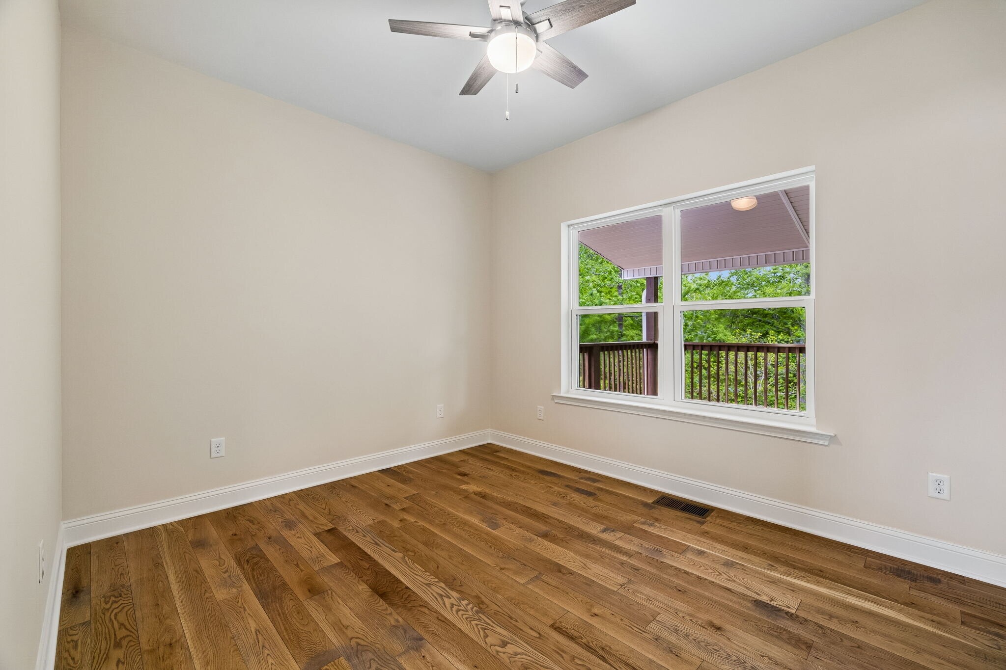 Building Photo - 553 Skyview Dr