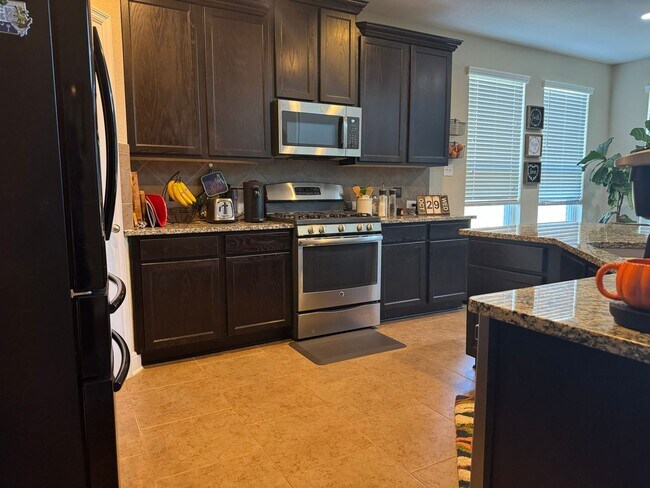 Building Photo - 517 Whittmen Ave