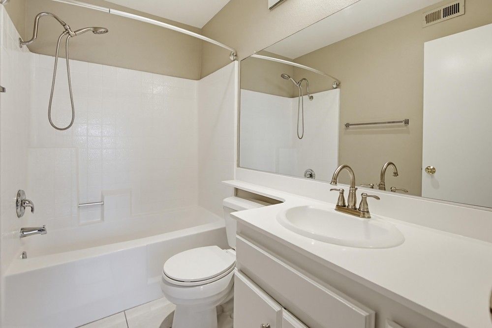 Building Photo - 9439 Fairgrove Ln