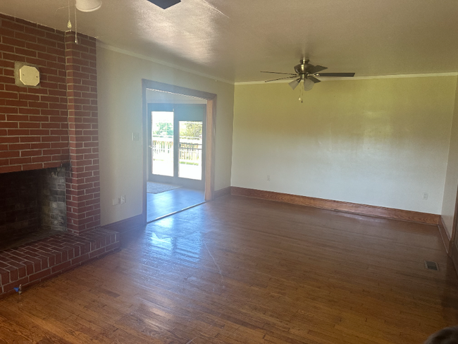Building Photo - 203 S Airport Rd