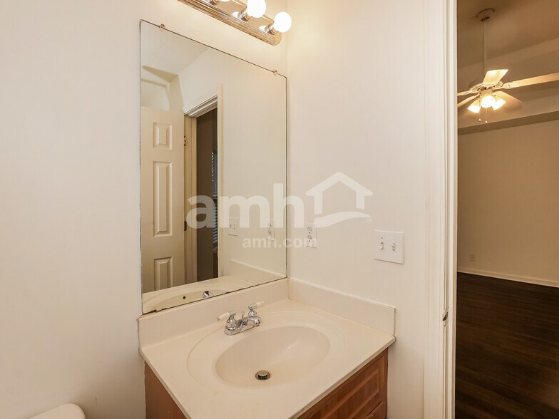 Building Photo - 3823 Angelise Ln