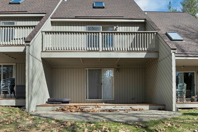 Building Photo - 32 Suffolk Ct