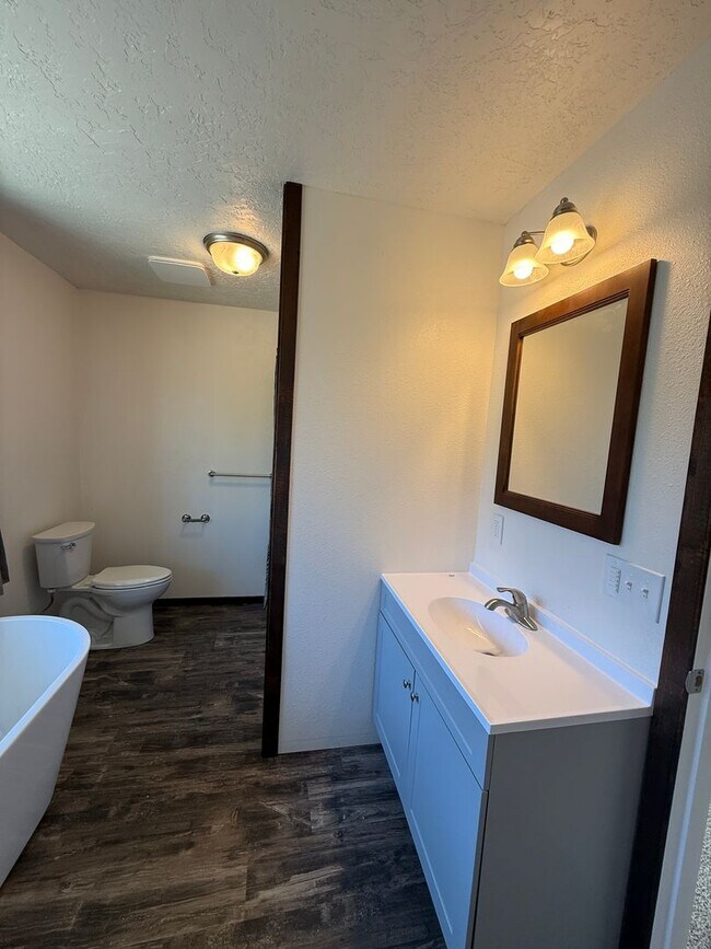 Building Photo - Country Living in this new remodel house