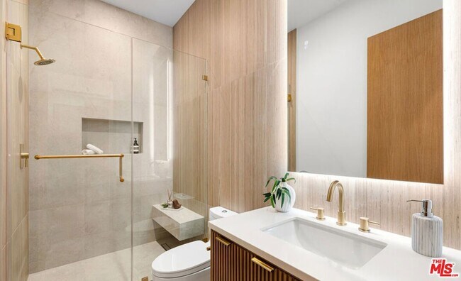 Building Photo - 2565 Patricia Ave