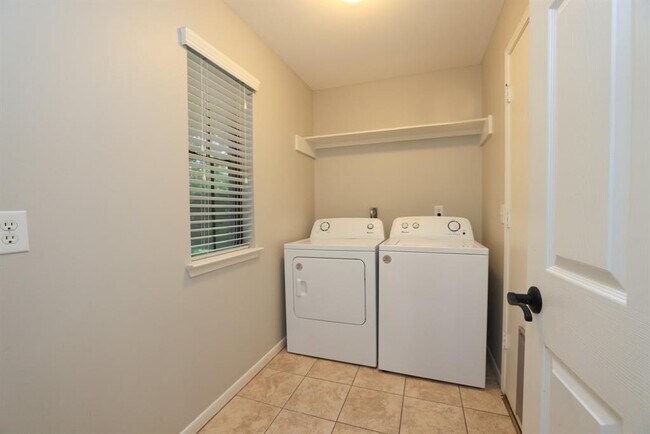 Building Photo - 17318 Shadow Valley Dr