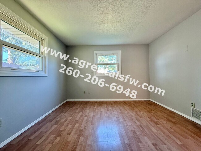 Building Photo - 2 Bedroom Home