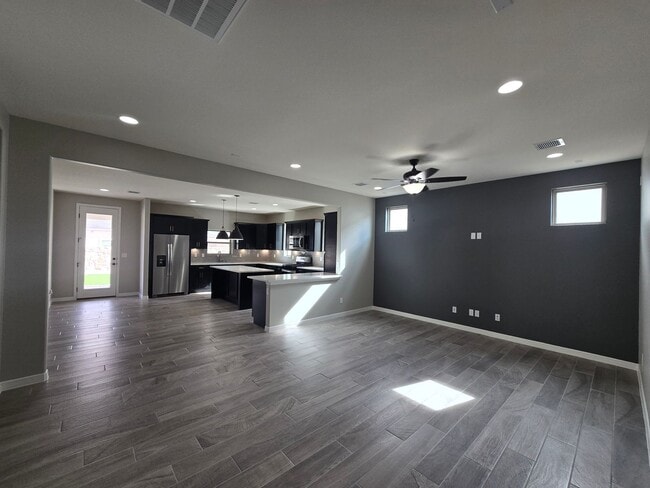 Building Photo - LUXURIOUS EASTSIDE HOME FOR RENT