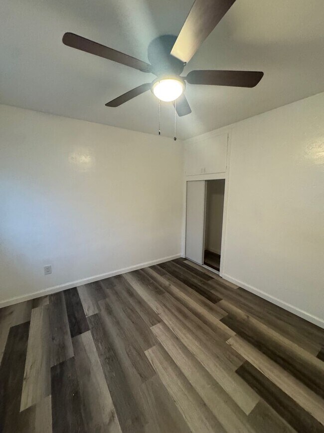 Building Photo - S 33rd