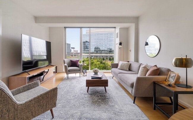 Building Photo - 2 Earhart St