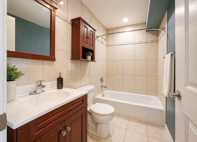 Building Photo - 5658 W 63rd St