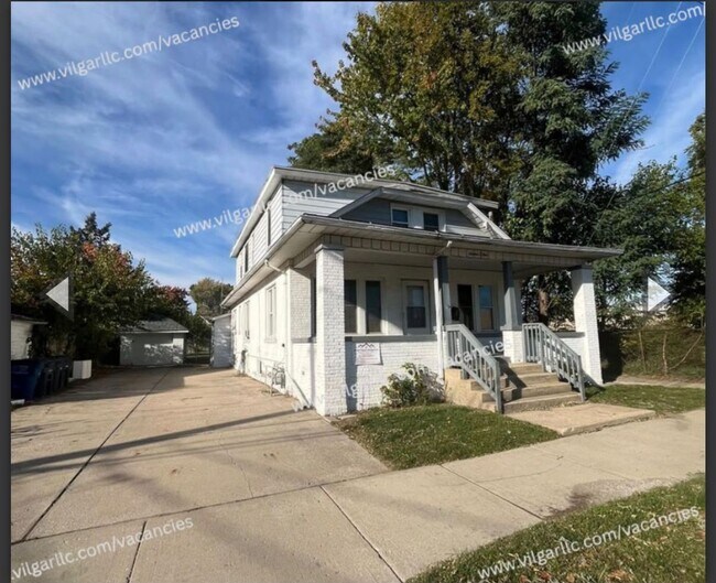 Building Photo - 1605 Pine St