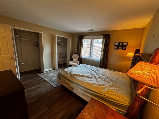 Building Photo - Furnished 2BR, 2BA Condo with Backyard in ...
