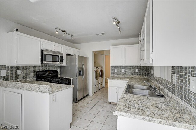 Building Photo - 4040 Castle Cove Dr