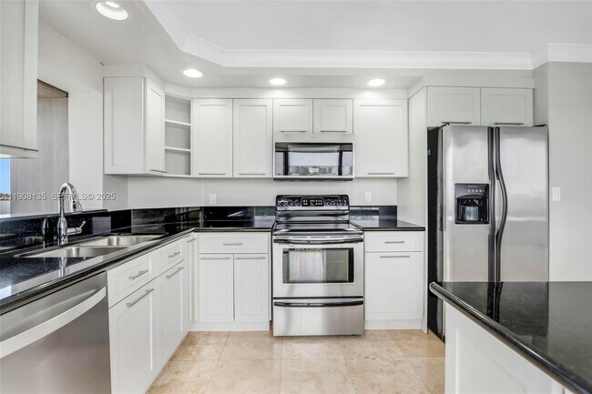 Building Photo - 2333 Brickell Ave