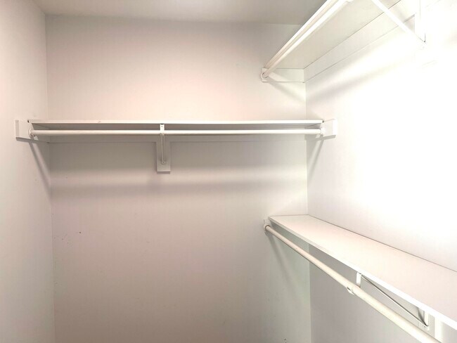 Building Photo - 141 E Riverside Dr