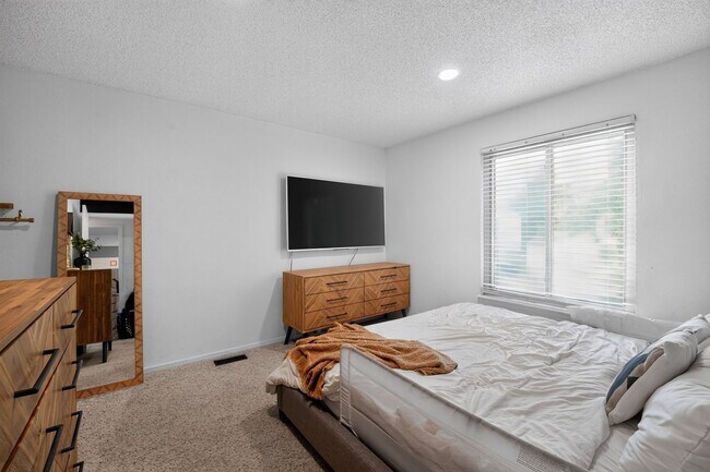 Building Photo - 4830 S Richfield Cir