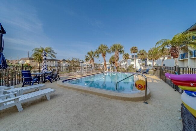 Building Photo - 11650 Capri Cir S