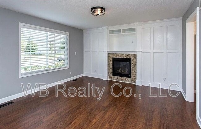 Building Photo - 710 SE Murphy Dr