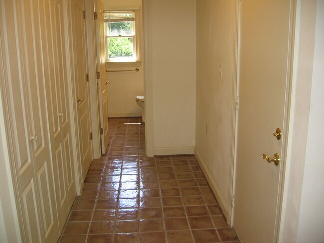Building Photo - GATLING POINTE