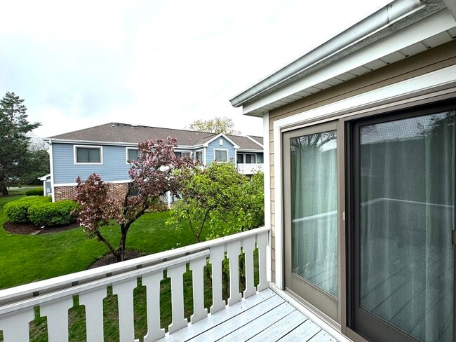 Building Photo - 220 Oak Knoll Ct