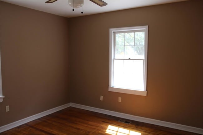 Building Photo - 905 W Whitney Ave