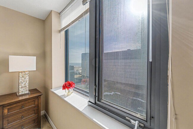 Building Photo - 526 Pacific Ave