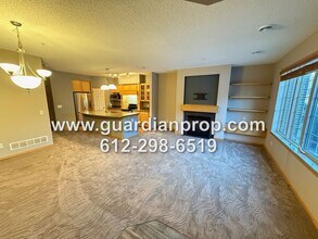 Building Photo - Townhouse in The Lakes of Blaine Available Now, Large Open Floor Plan, Loft Area, Front Patio