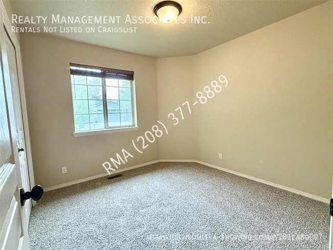 Building Photo - 2621 N Larchmont Ave