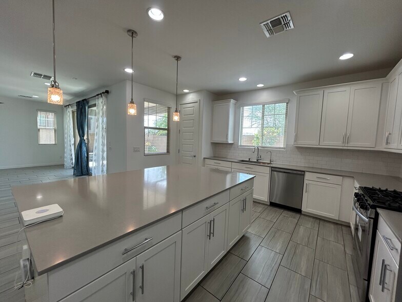 Building Photo - 4056 S Portland Ave