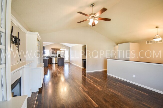 Building Photo - 1255 SE Waddell Way