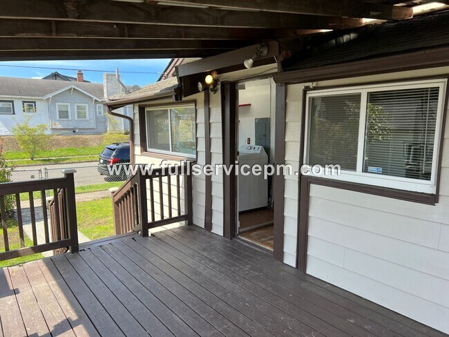 Building Photo - Wonderful corner lot home.