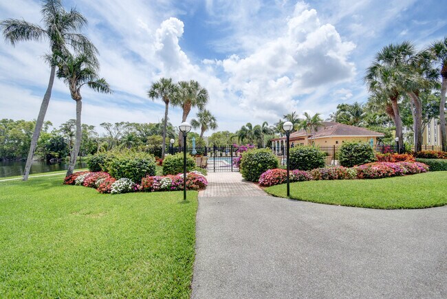 Building Photo - 950 Lavers Cir