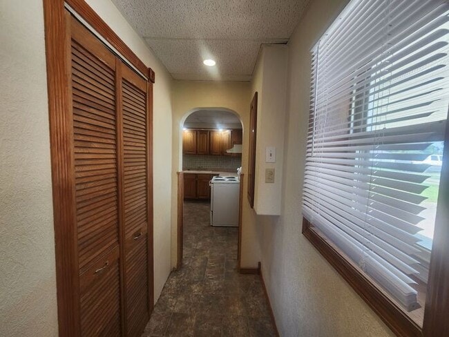 Building Photo - Charming 2-Bedroom Home On Terre Hautes North Side Near Terre Town School