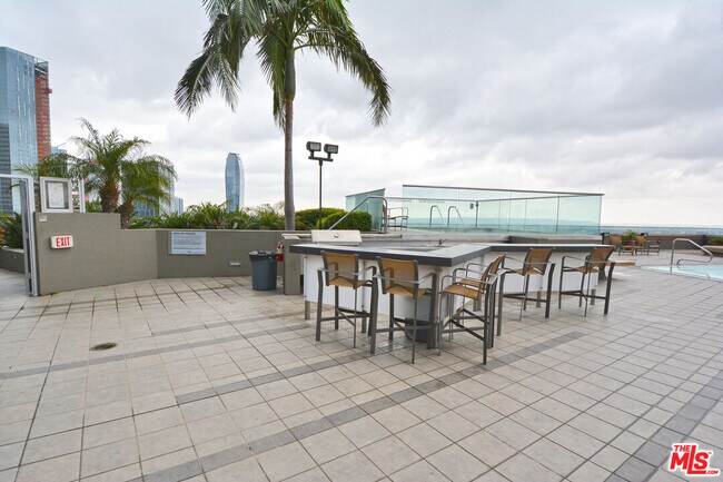 Building Photo - 1100 Wilshire Blvd