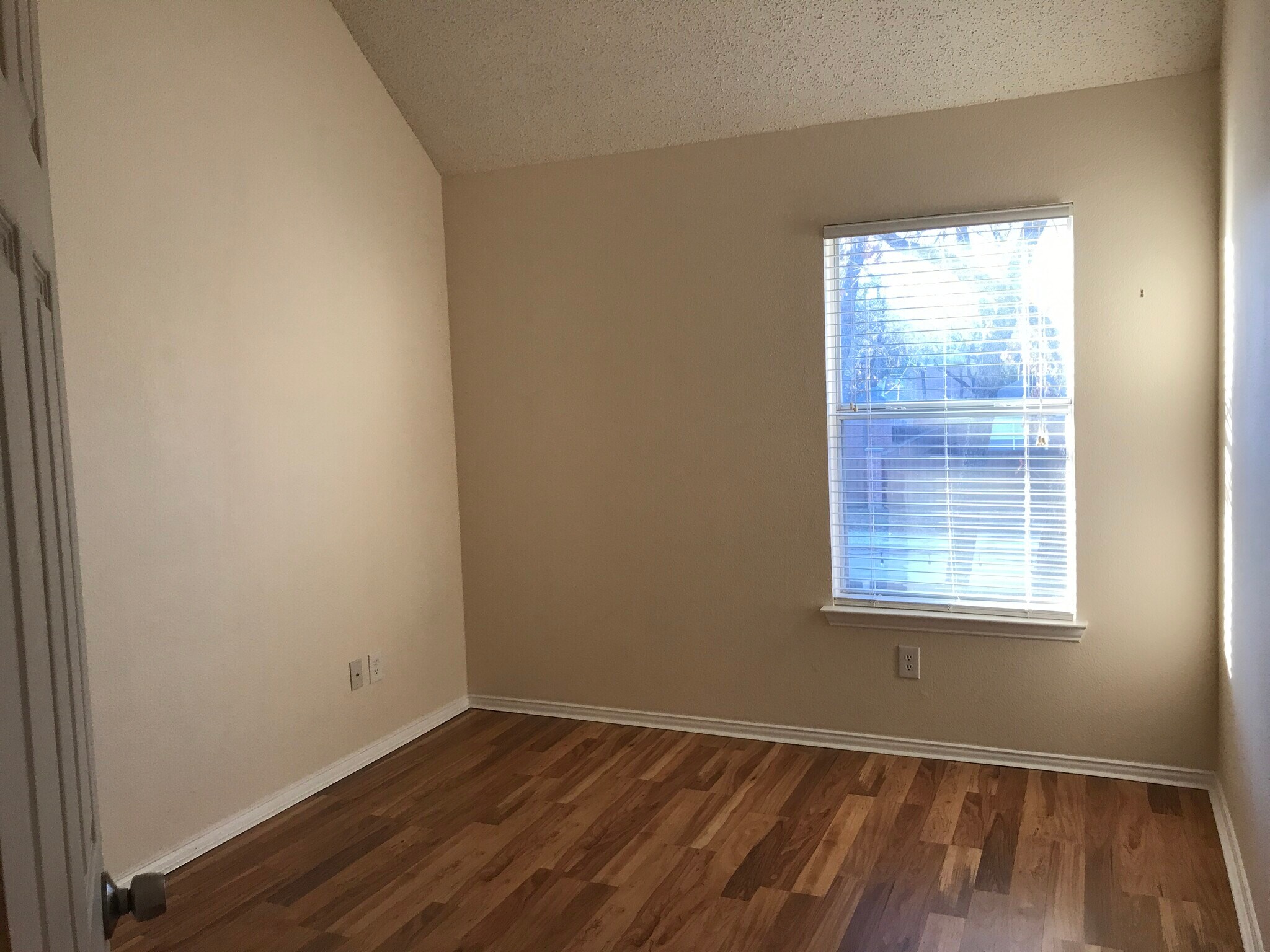 Building Photo - 1761 Meyerwood Ln S