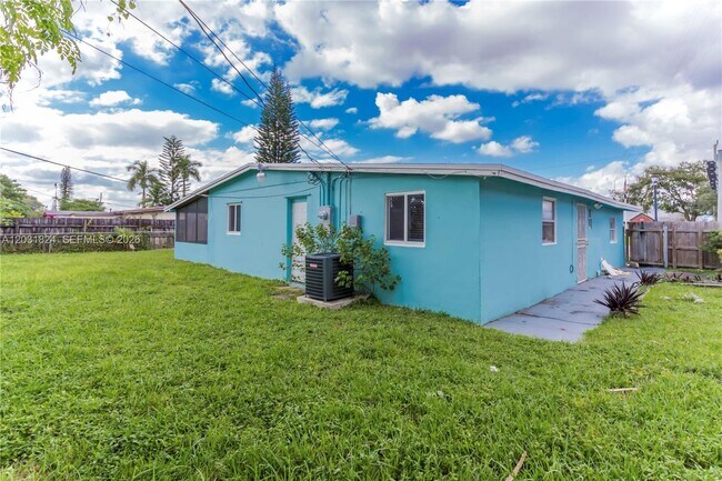 Building Photo - 630 NW 199th St
