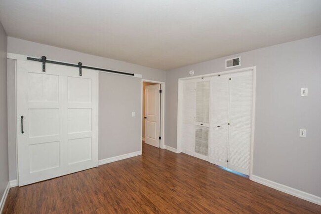 Building Photo - Walk to the Beach