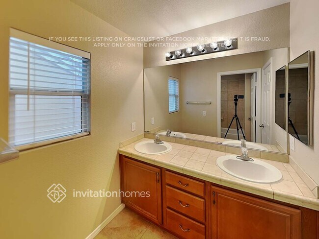 Building Photo - 8344 S Pioneer Way