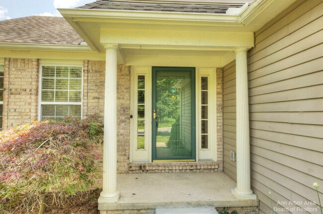 Building Photo - 3127 Dunwoodie Rd
