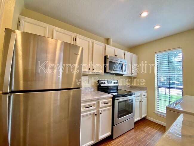 Building Photo - 1601 Faro Dr