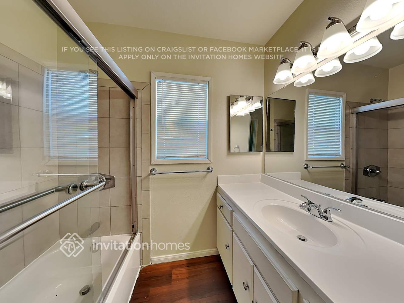 Building Photo - 10943 Kittridge St