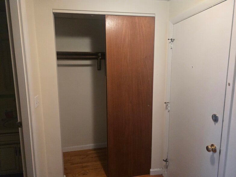 Building Photo - 90 Sutton St